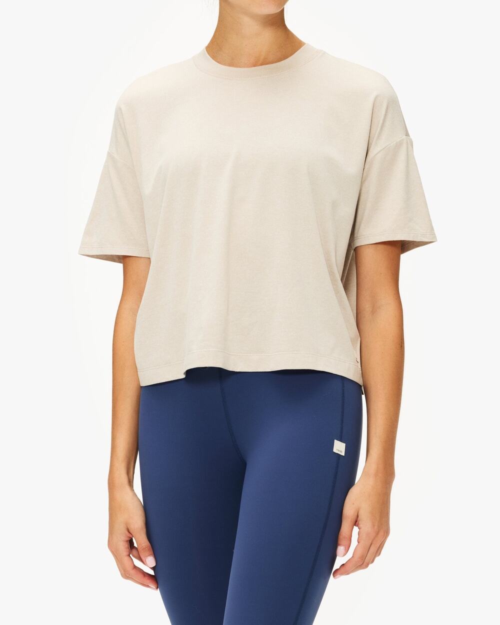 Vuori Energy Tee Women’s M Ecru Heather Beige Cropped Boxy Performance Top
